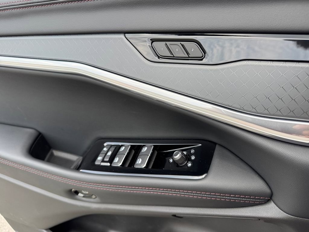 New 2025 Jeep Wagoneer S Limited image 17
