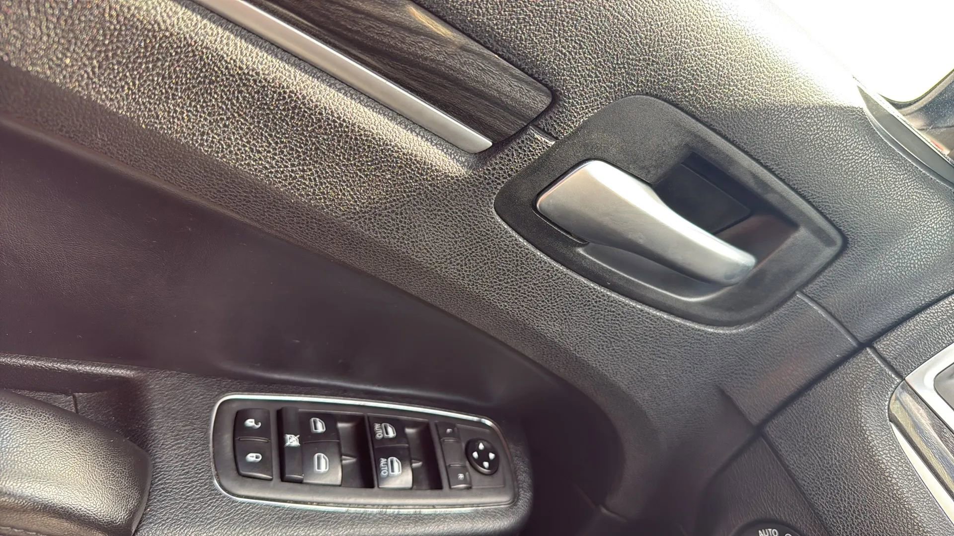 Used 2019 Chrysler 300 Touring w/ Chrome Appearance Package RWD image 21