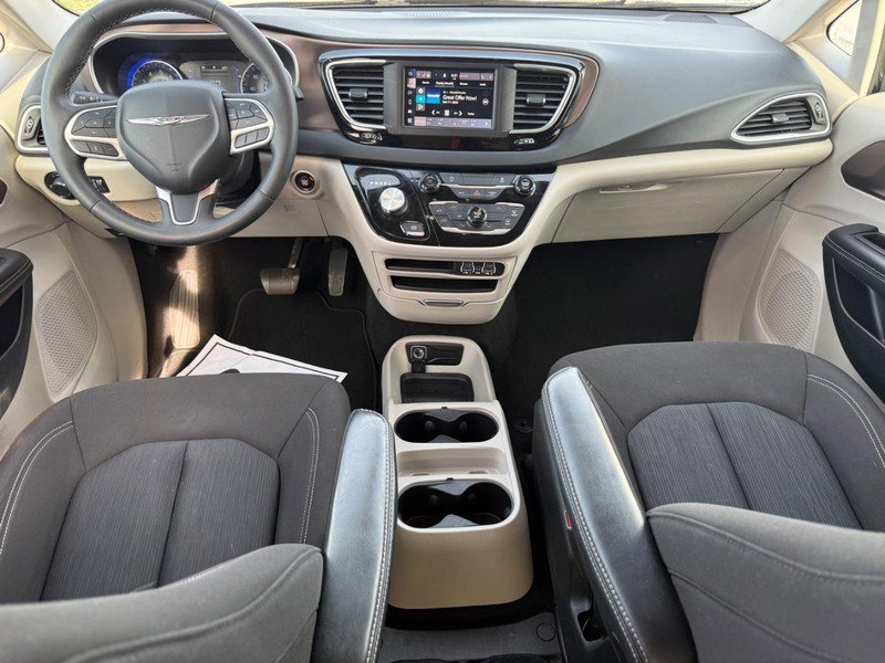 Used 2023 Chrysler Voyager LX image 12