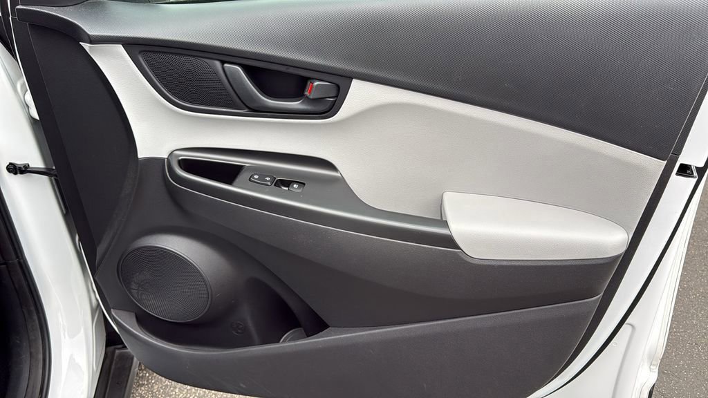 Used 2023 Hyundai Kona SEL w/ Cargo Package image 31