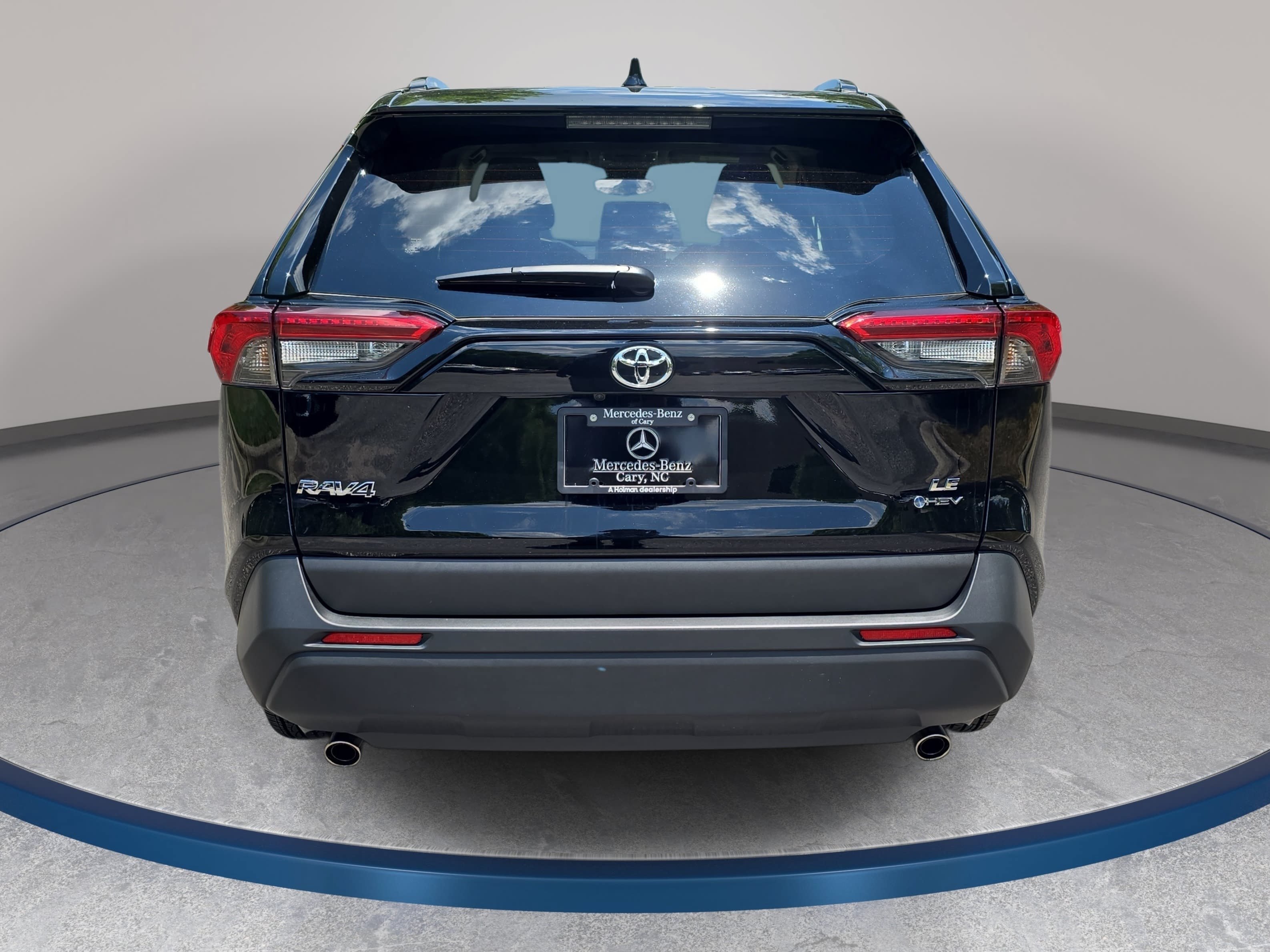 Used 2025 Toyota RAV4 LE AWD/4WD image 6