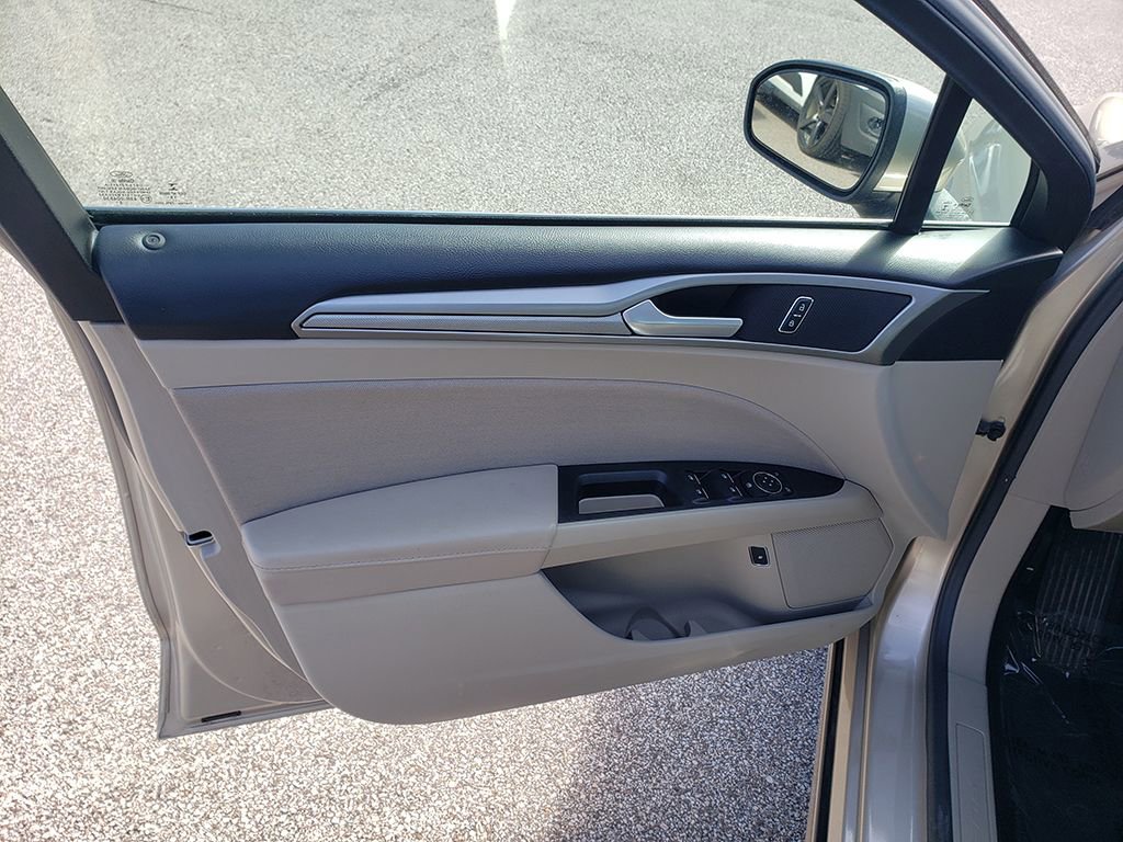 Certified 2019 Ford Fusion SE image 10