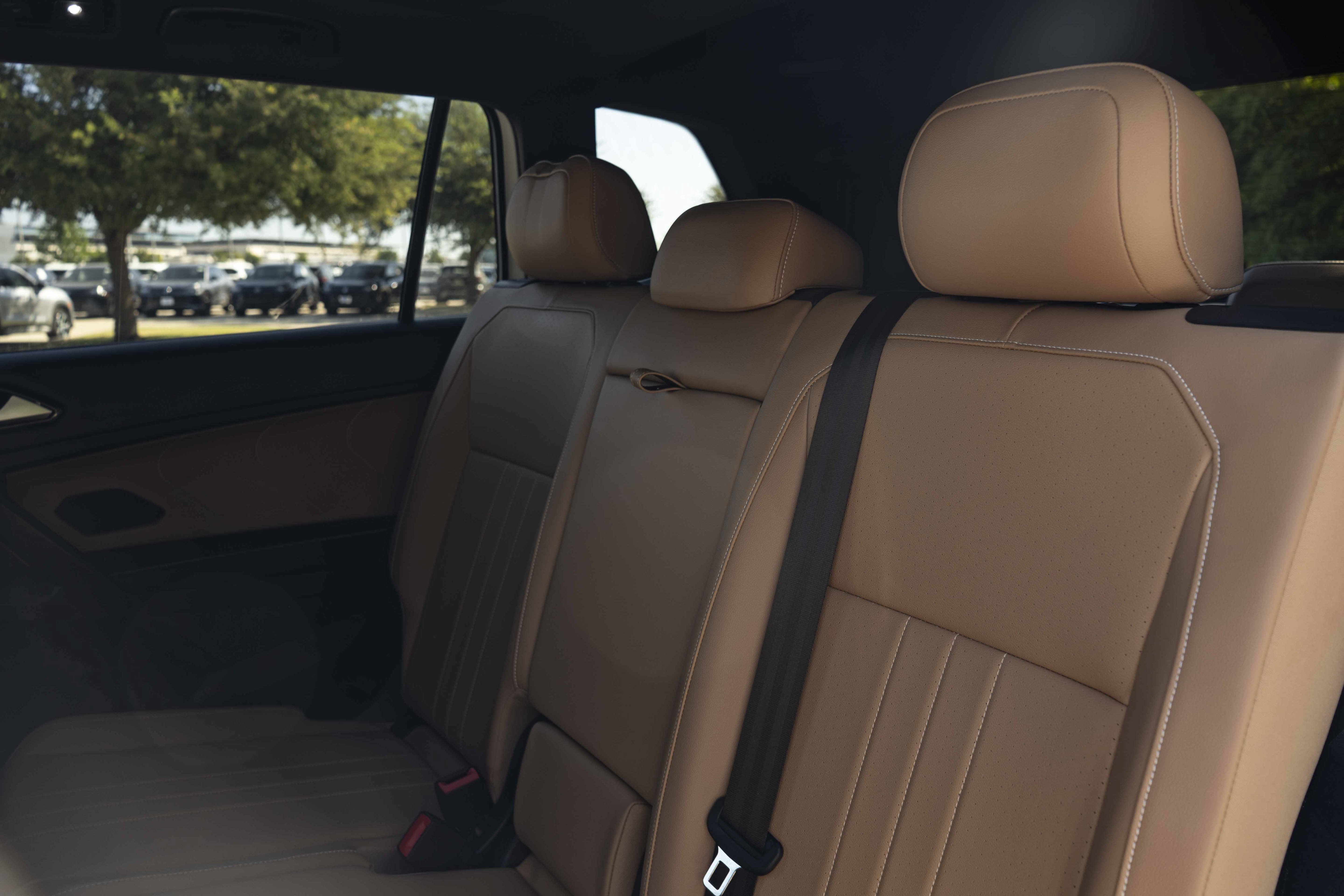 Certified 2022 Volkswagen Tiguan SE R-Line FWD image 17