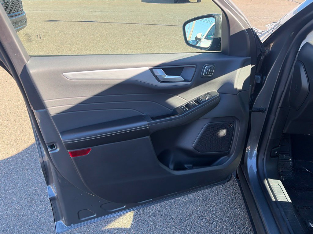 Used 2023 Ford Escape SE w/ PHEV Premium Package FWD image 11