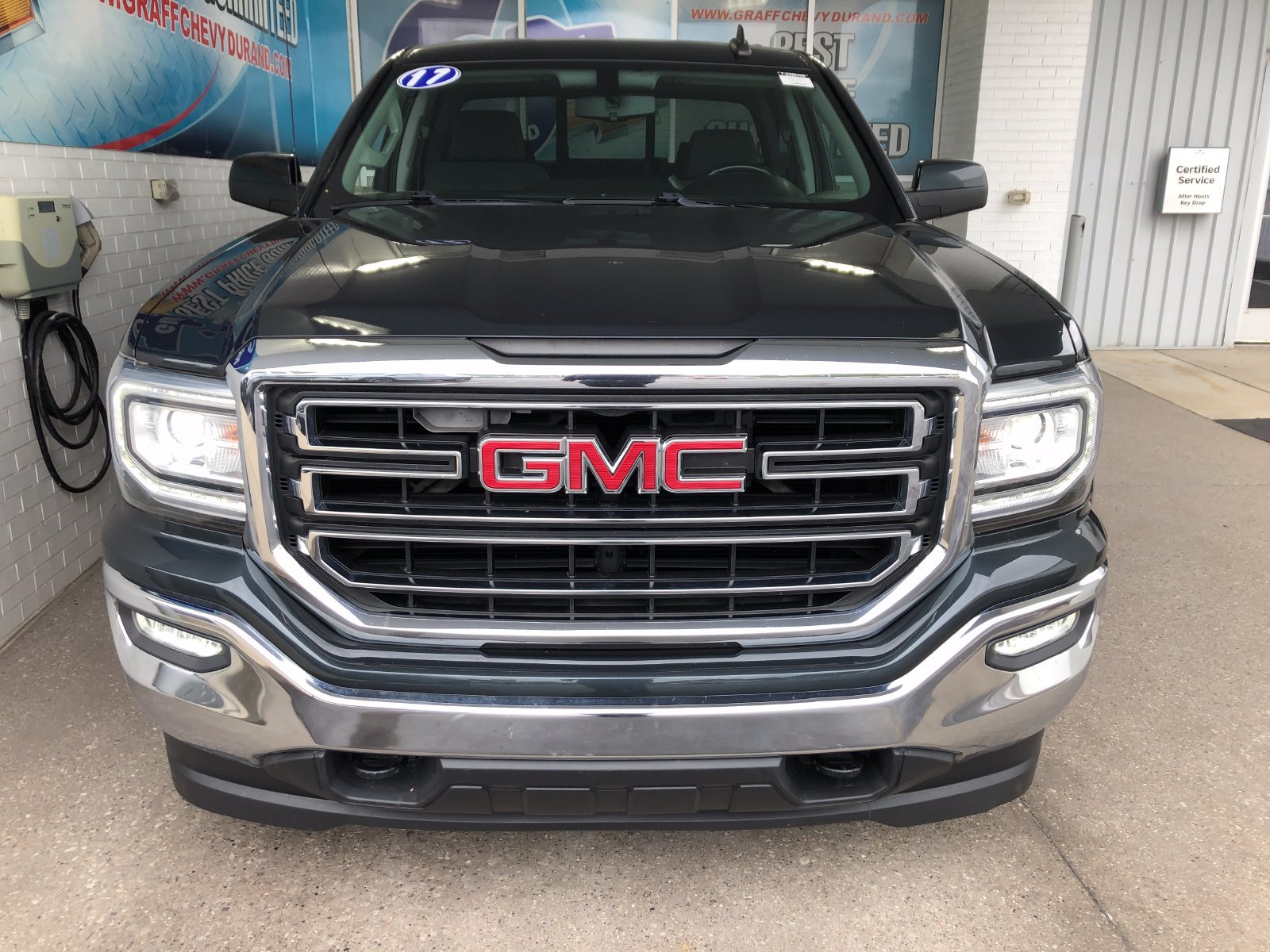 Used 2017 GMC Sierra 1500 SLE w/ SLE Value Package AWD/4WD image 2