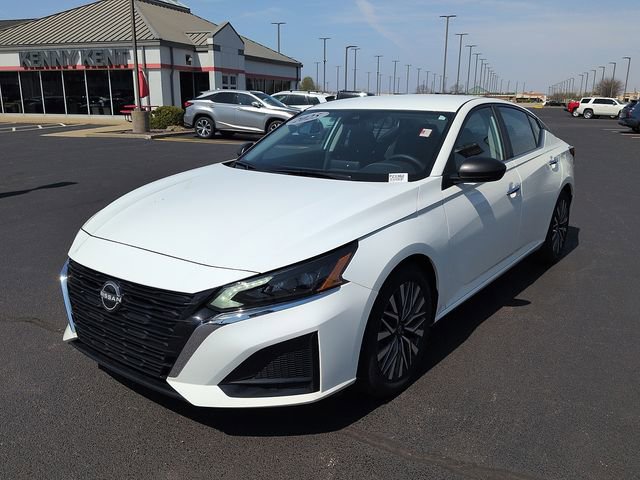 Used 2025 Nissan Altima 2.5 SV image 3