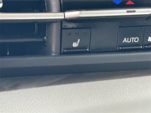 Used 2025 Toyota Sienna XLE image 18