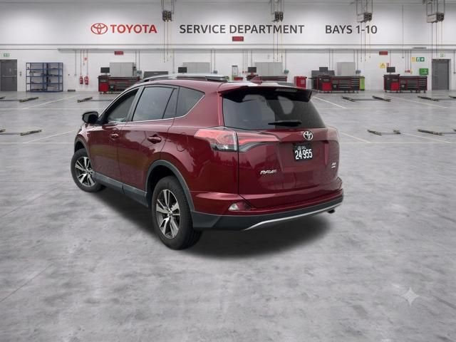 Used 2018 Toyota RAV4 XLE AWD/4WD image 4