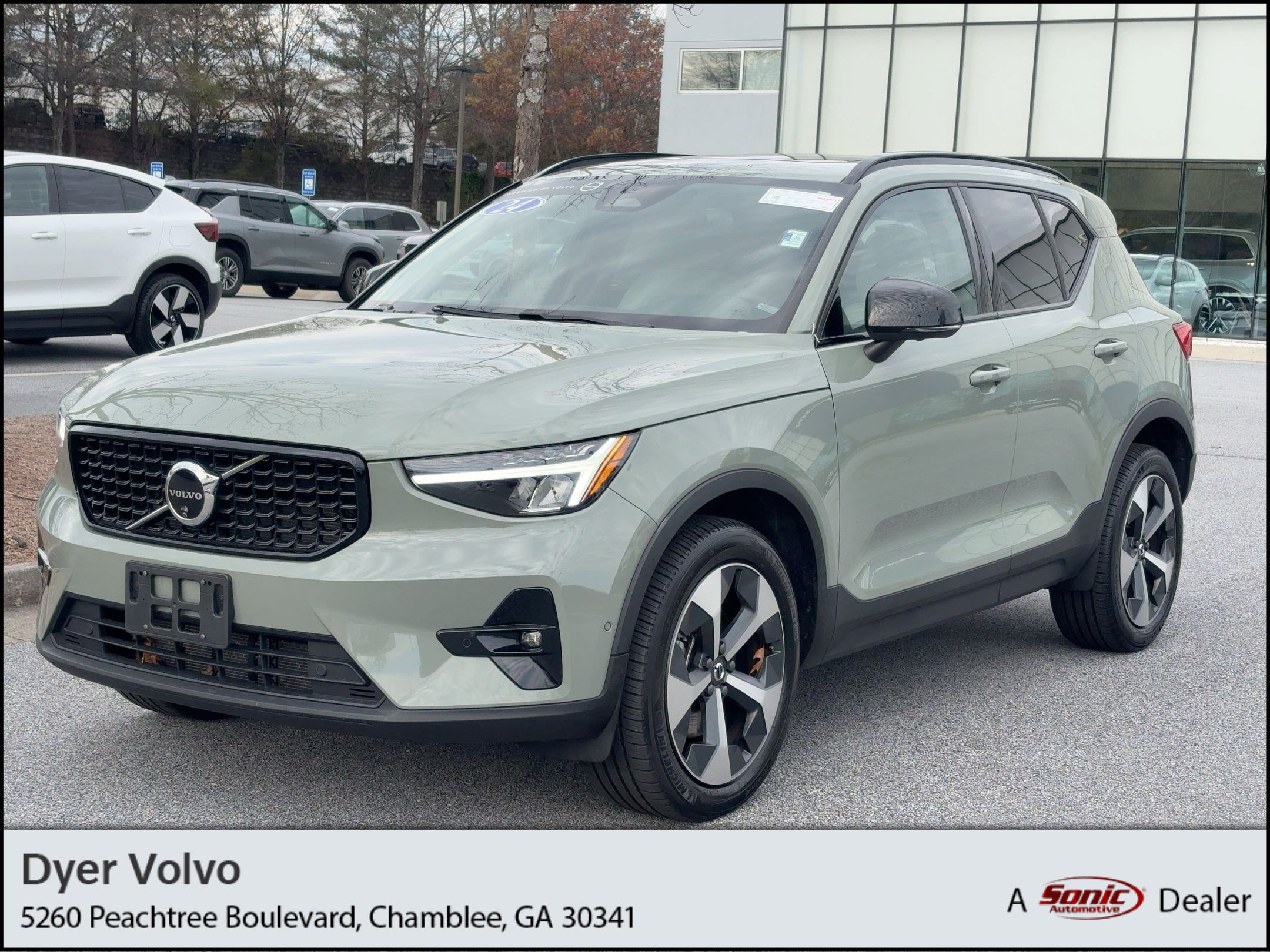 Used 2024 Volvo XC40 B5 Plus w/ Climate Package image 1