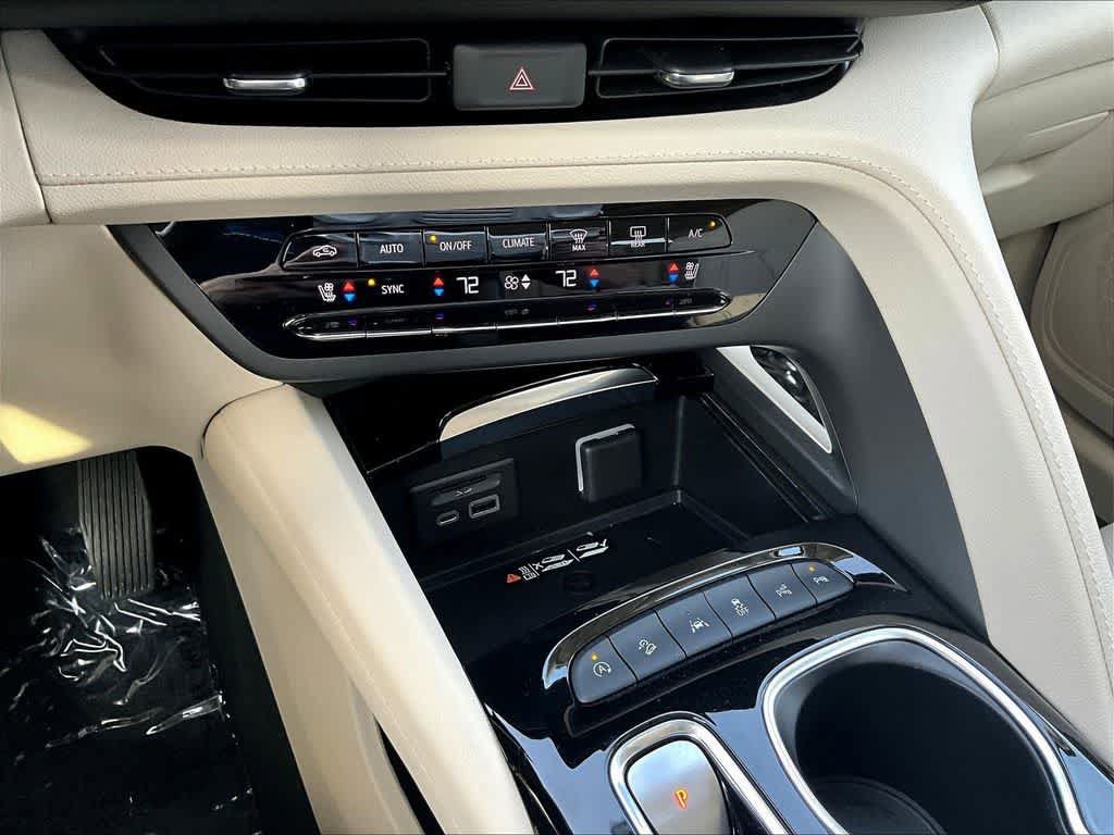 Used 2023 Buick Envision Avenir AWD/4WD image 17