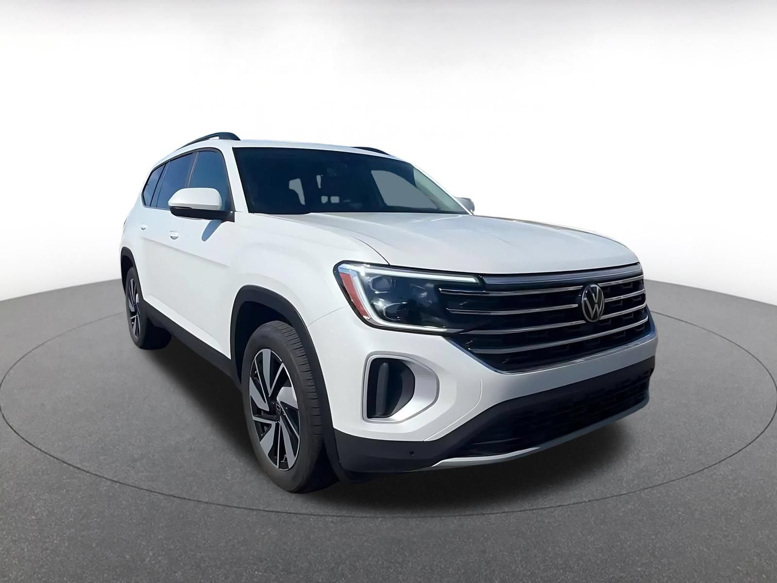 Used 2026 Volkswagen Atlas SE FWD image 3
