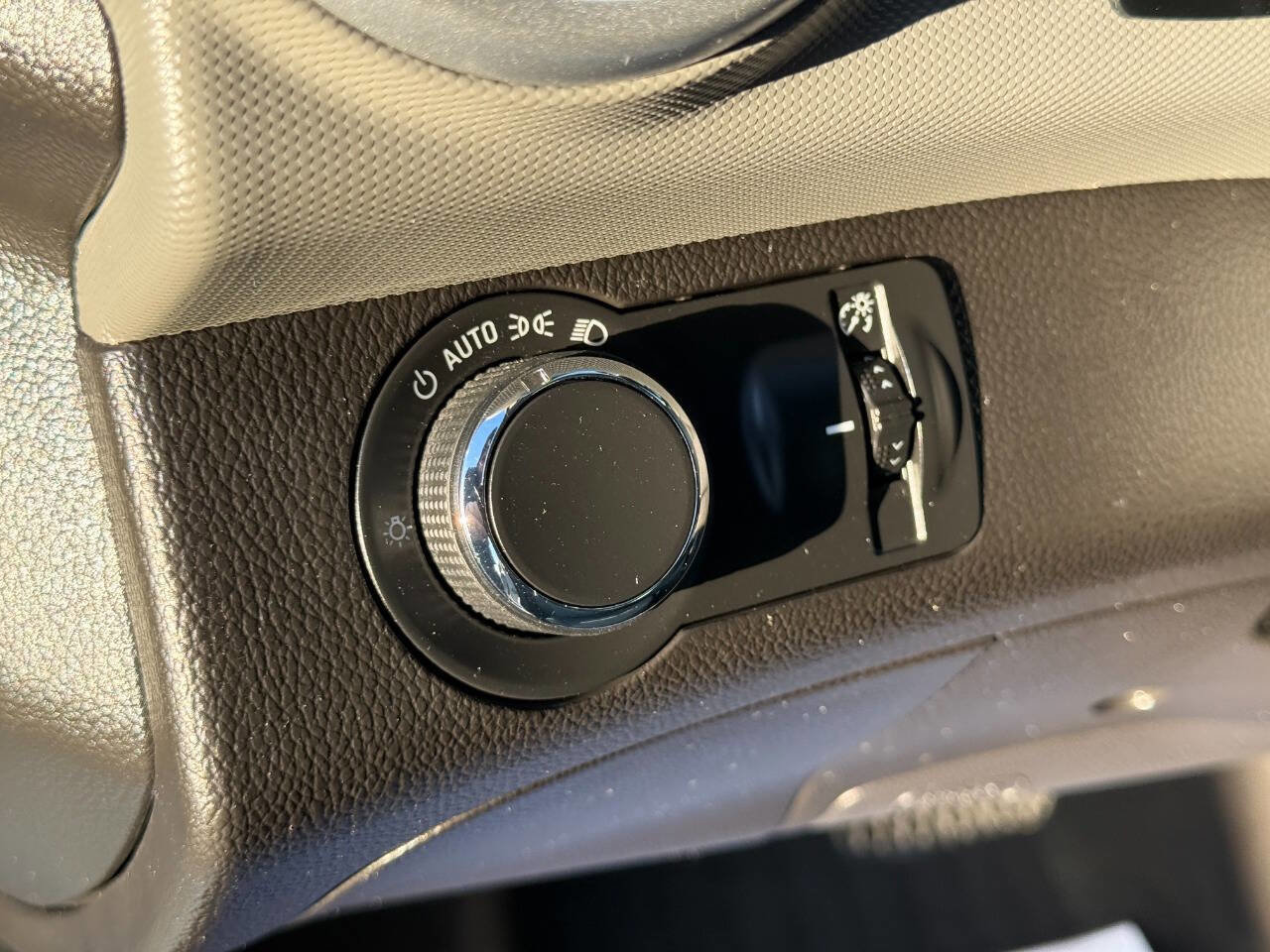 Used 2018 Chevrolet Sonic LT image 14