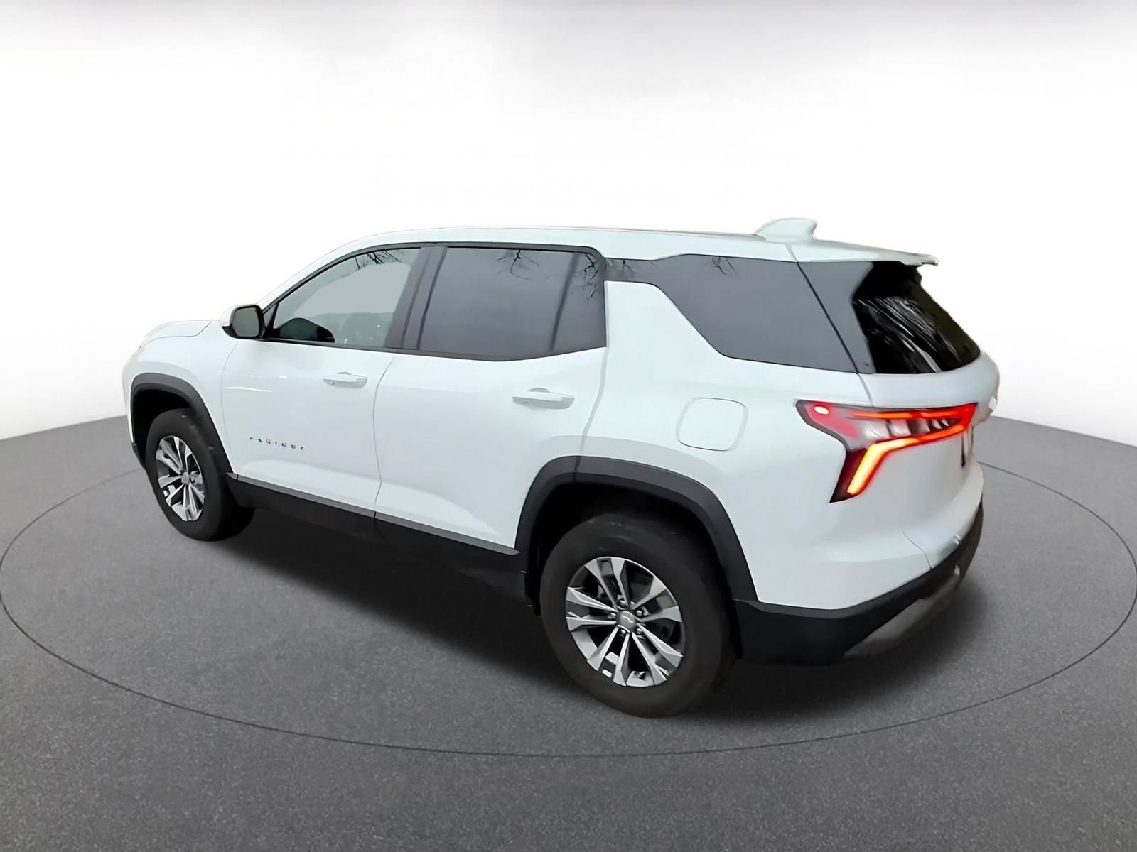 Used 2025 Chevrolet Equinox LT image 10