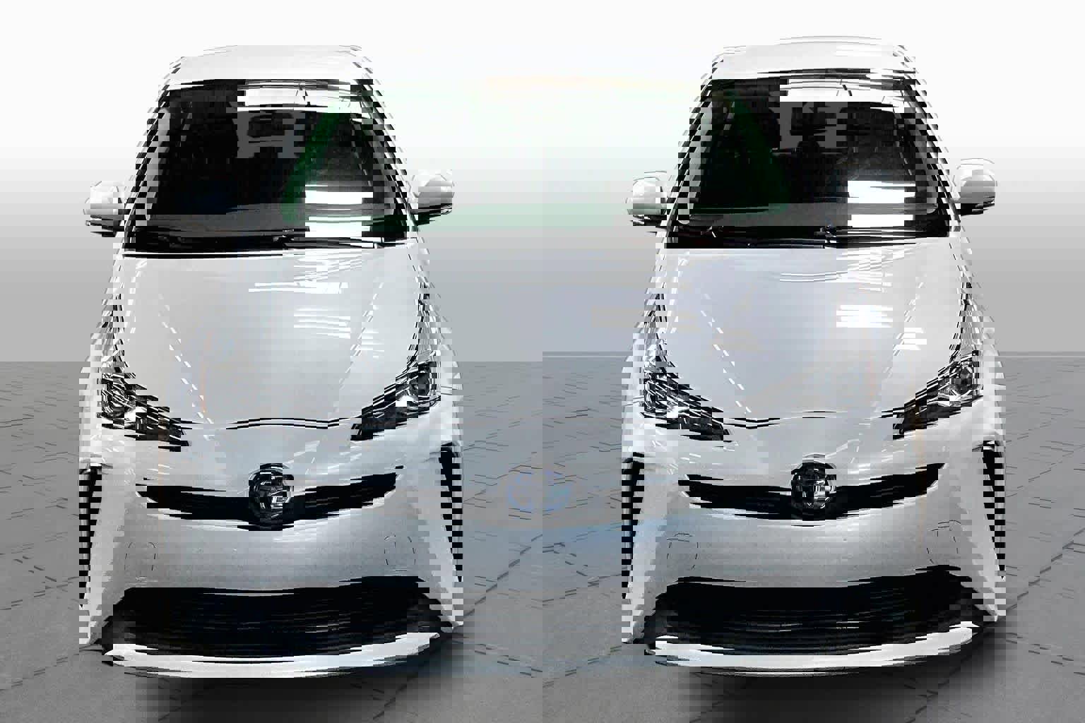 Used 2021 Toyota Prius L Eco FWD image 4