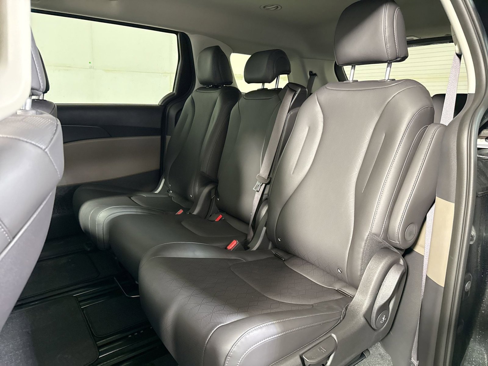 New 2026 Kia Carnival LXS image 24