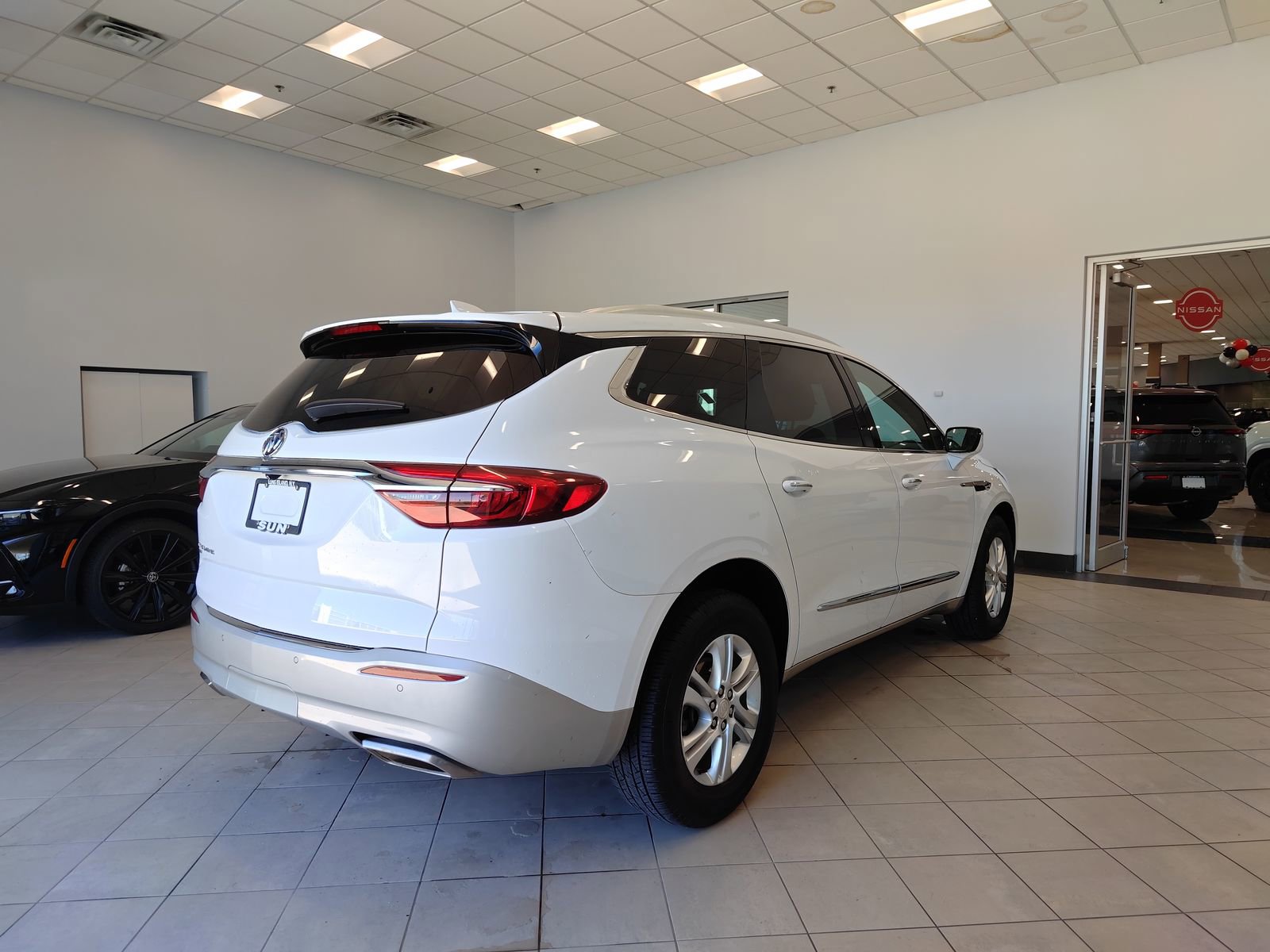 Used 2021 Buick Enclave Essence w/ Sound and Sites Package image 3