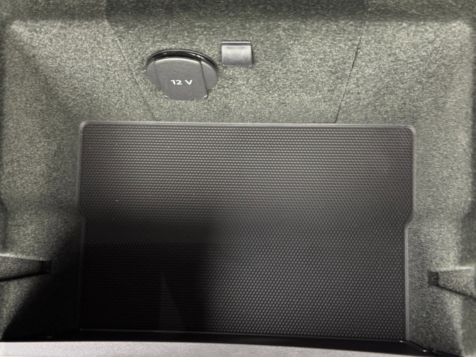 Used 2025 Porsche Panamera w/ Premium Package image 32