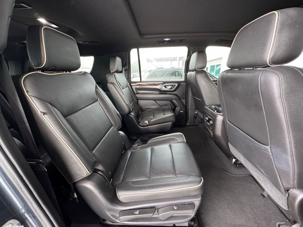 Used 2021 Chevrolet Suburban Premier w/ Premium Package RWD image 26