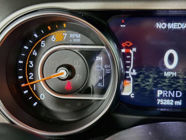 Used 2019 Jeep Wrangler Unlimited Sahara w/ Dual Top Group AWD/4WD image 13