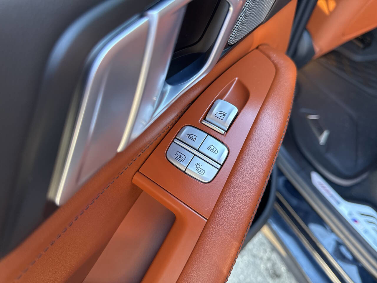 Used 2024 BMW X7 M60i w/ Executive Package image 37