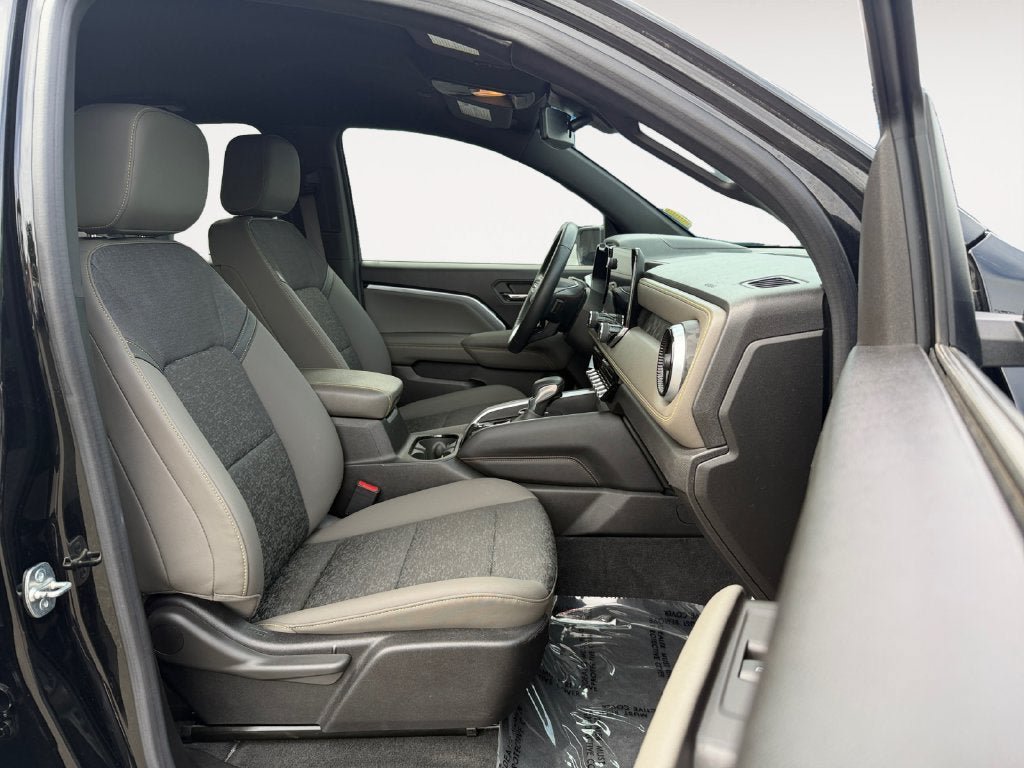 Used 2024 Chevrolet Colorado ZR2 AWD/4WD image 12