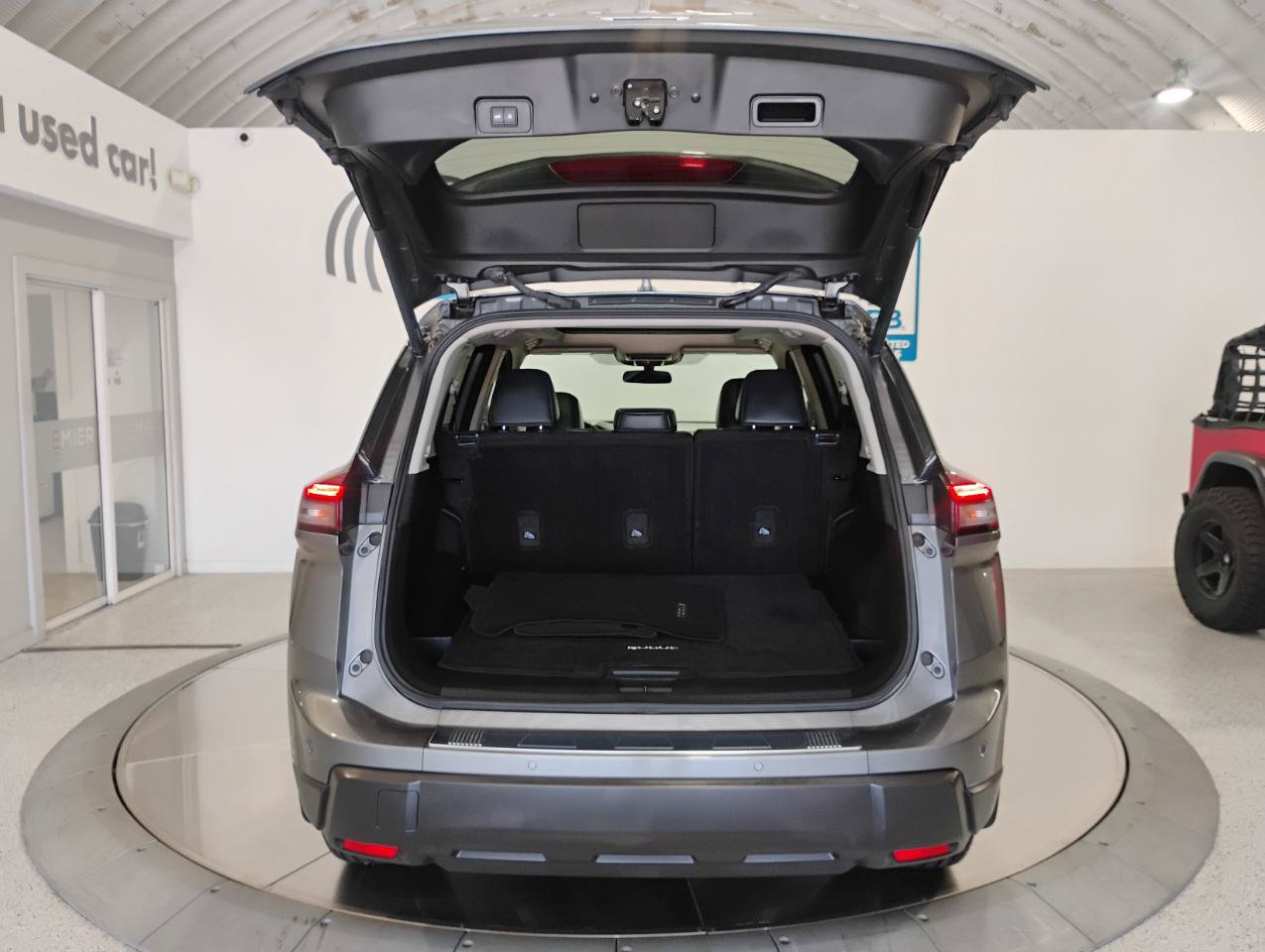 Used 2024 Nissan Rogue SV w/ SV Premium Package AWD/4WD image 16