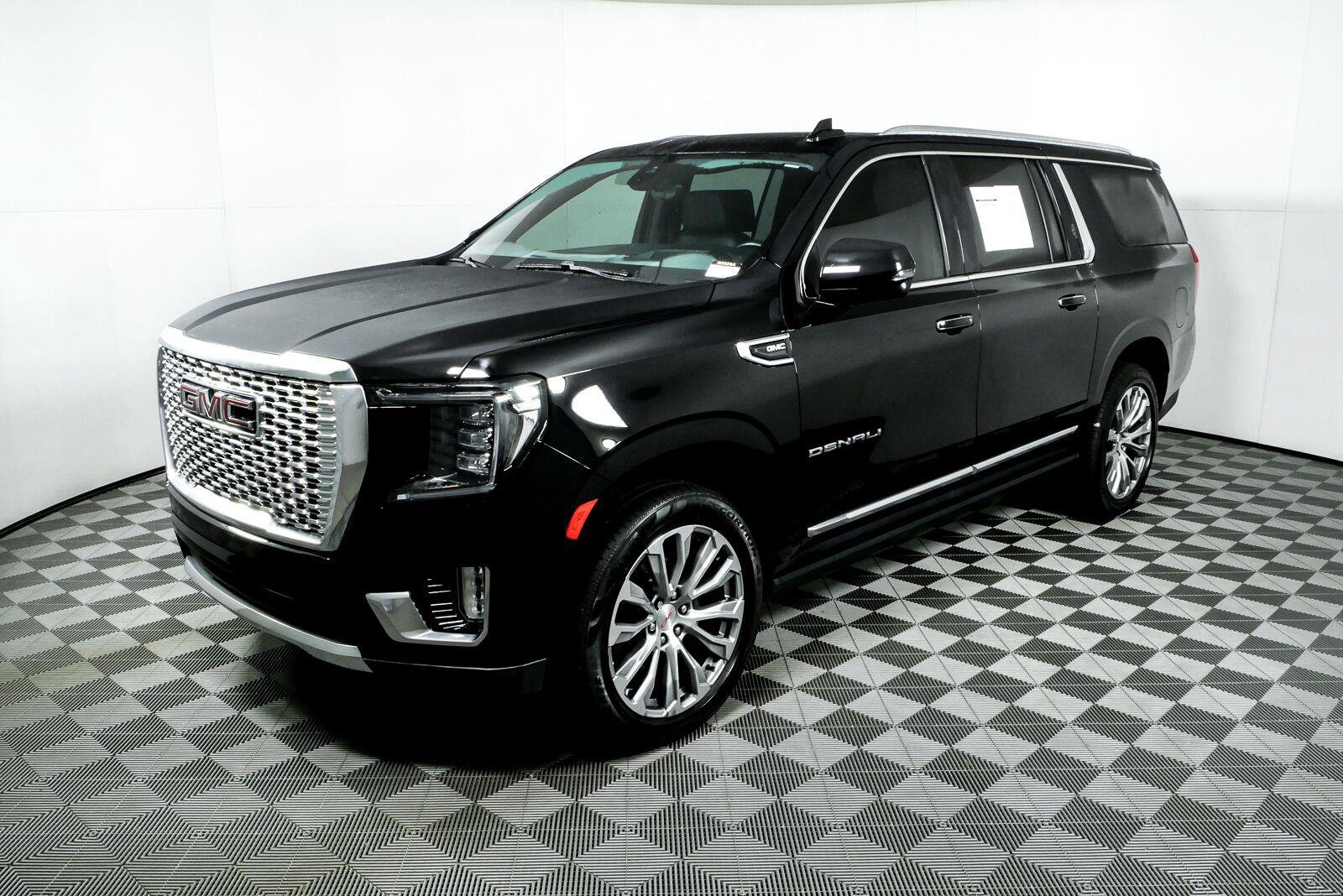 Used 2022 GMC Yukon XL Denali w/ Denali Ultimate Package AWD/4WD image 27