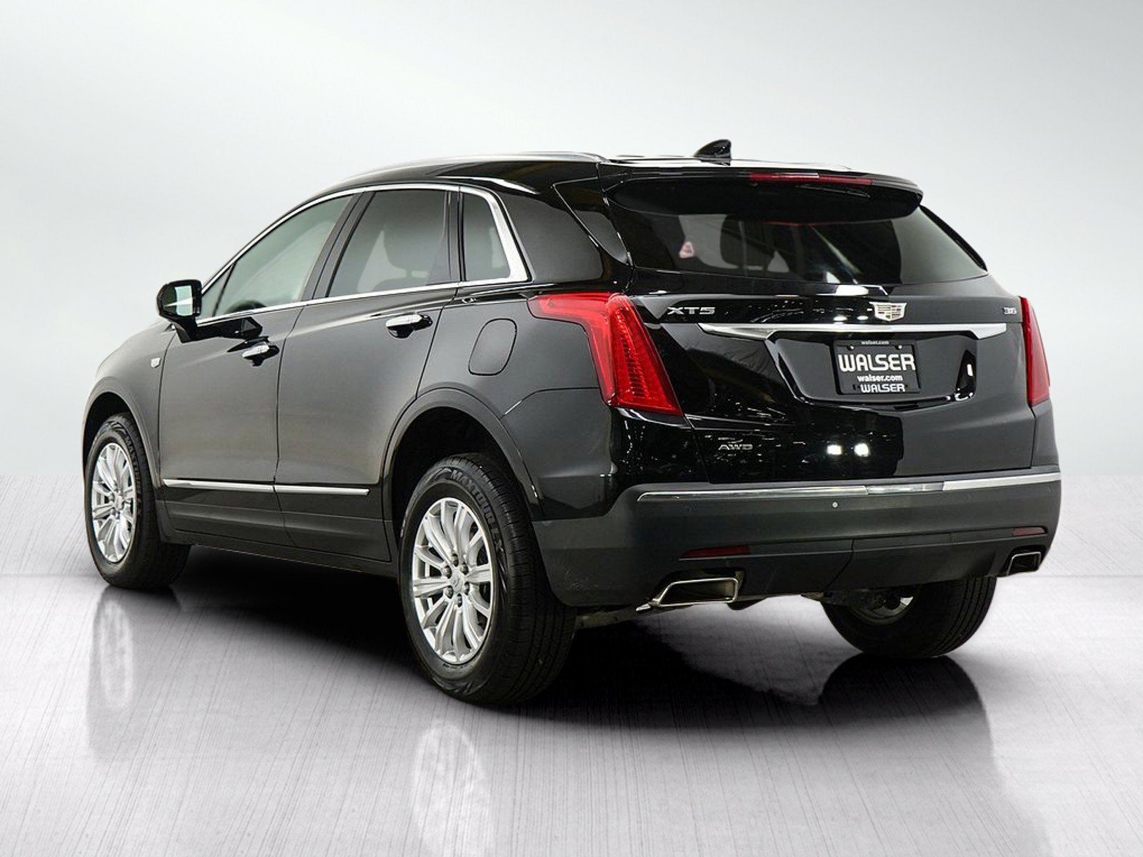 Used 2019 Cadillac XT5 AWD image 3