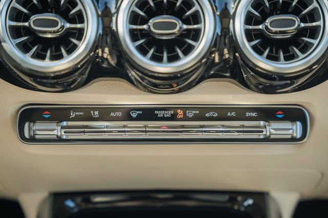 Used 2022 Mercedes-Benz GLB 250 4MATIC image 24