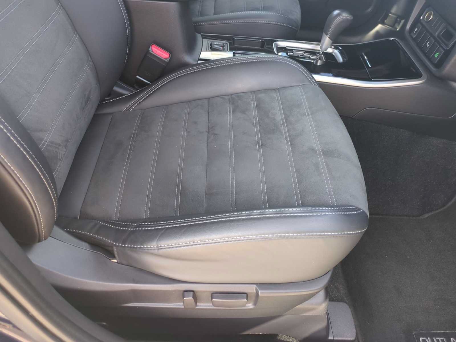 Used 2020 Mitsubishi Outlander SE FWD image 28