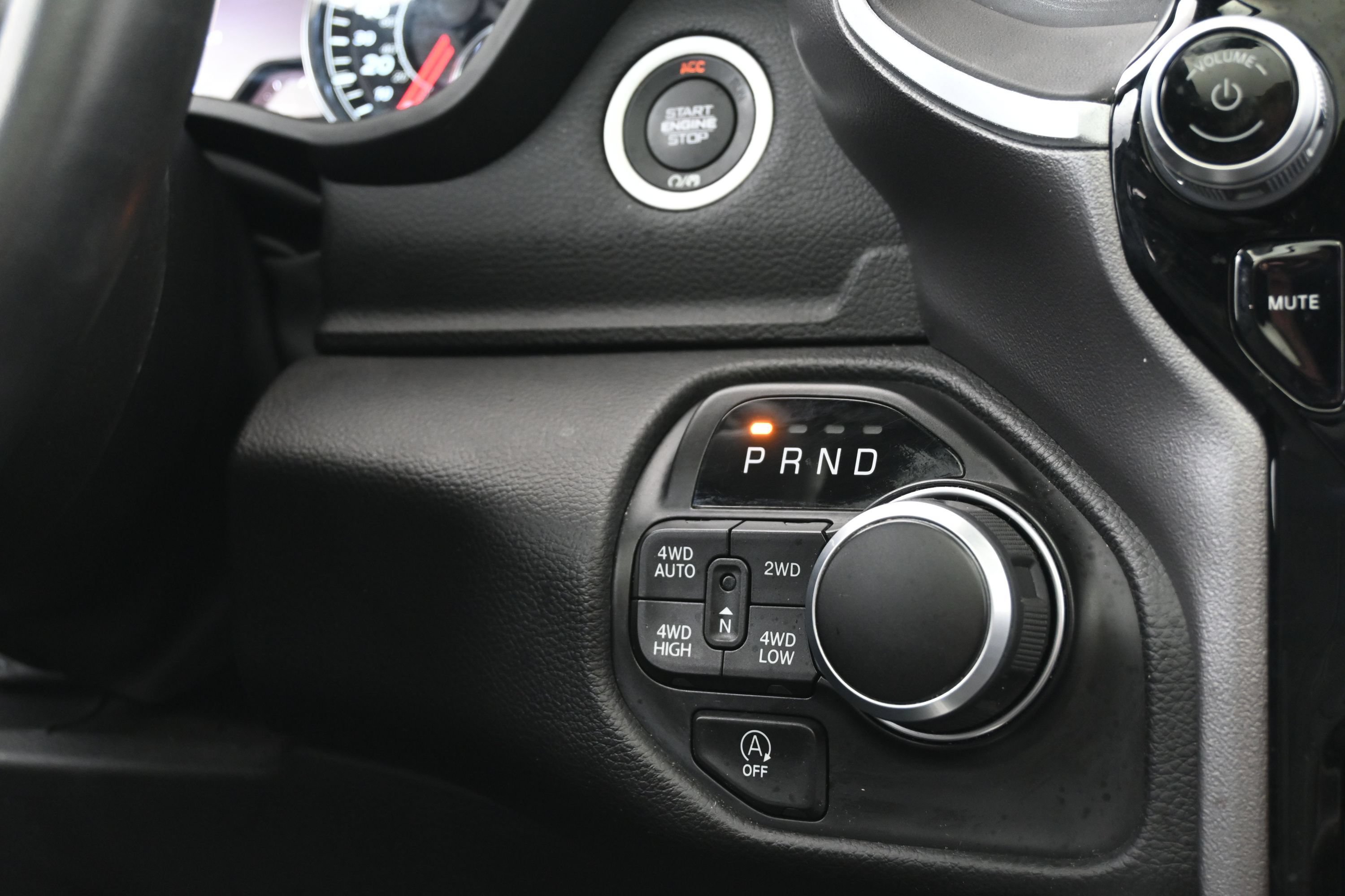 Used 2023 RAM 1500 Big Horn AWD/4WD image 37