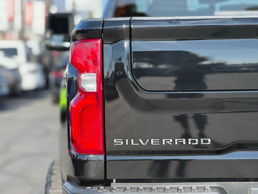 Used 2023 Chevrolet Silverado 2500 High Country w/ Safety Package II image 8