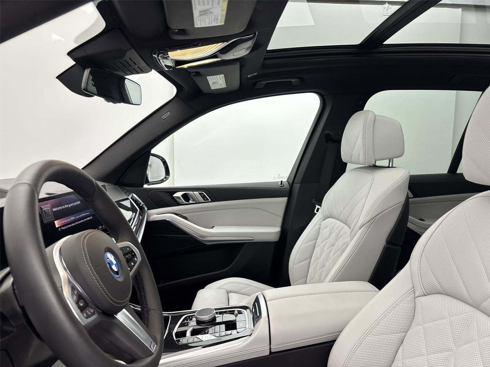 Used 2025 BMW X5 xDrive50e w/ M Sport Package image 24