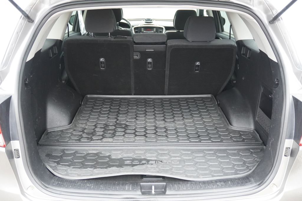 Used 2016 Kia Sorento L image 9