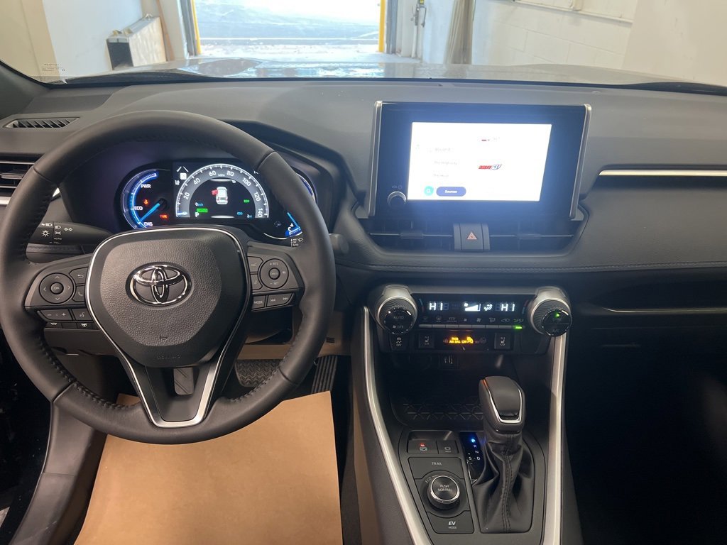 New 2025 Toyota RAV4 SE image 6