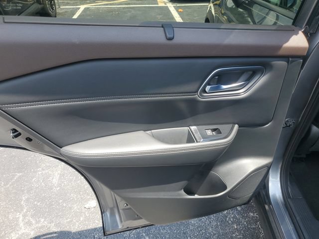 Used 2021 Nissan Rogue SV w/ Premium Package FWD image 7