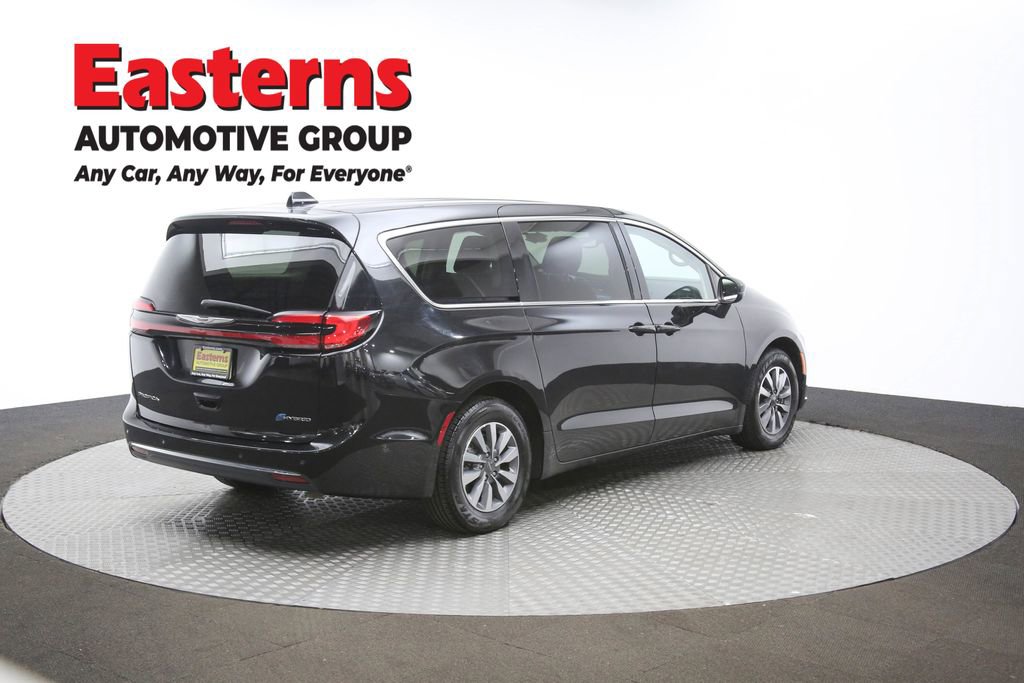 Used 2023 Chrysler Pacifica Touring-L image 38