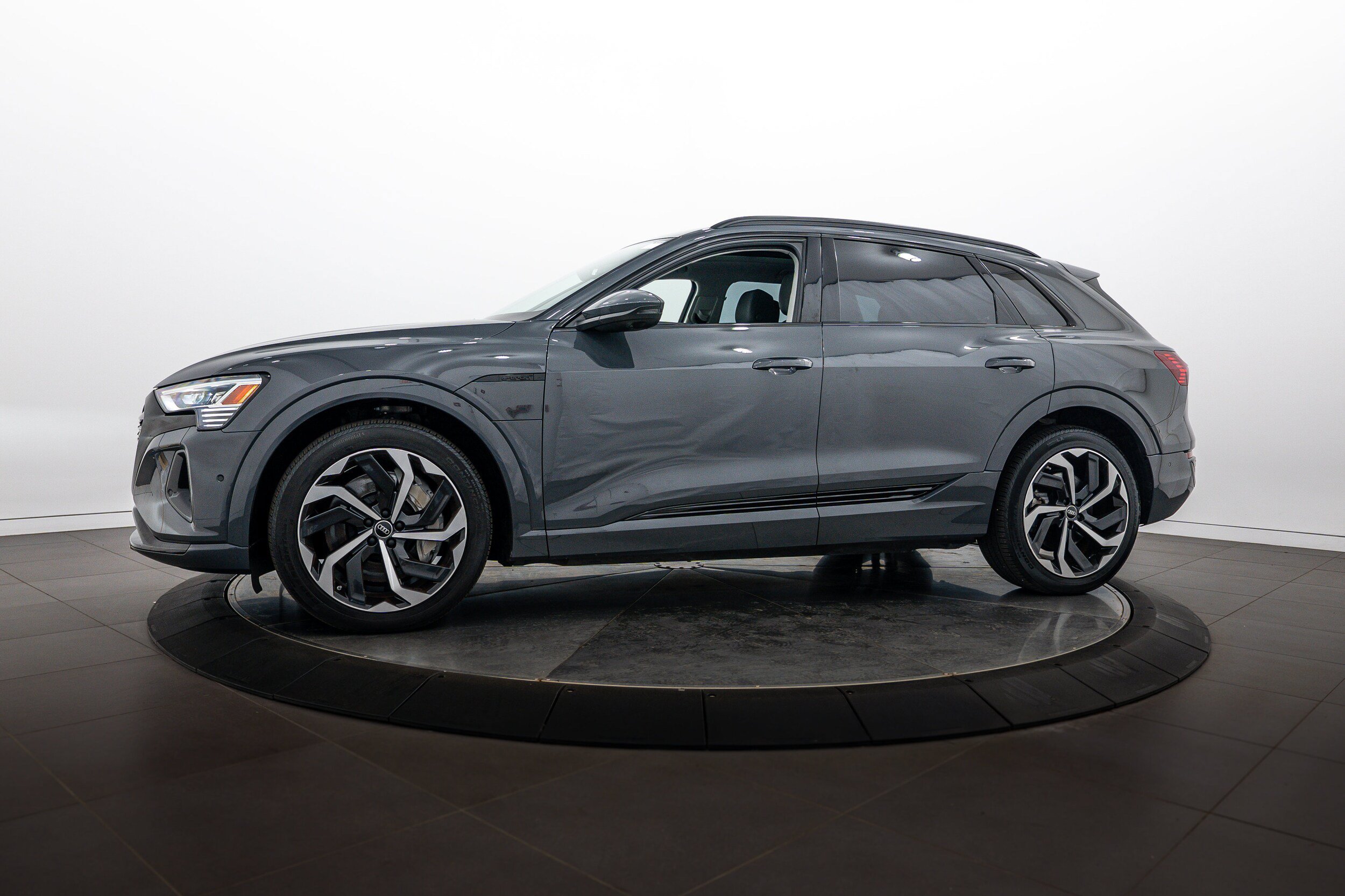 Certified 2024 Audi Q8 e-tron Premium Plus AWD/4WD image 7