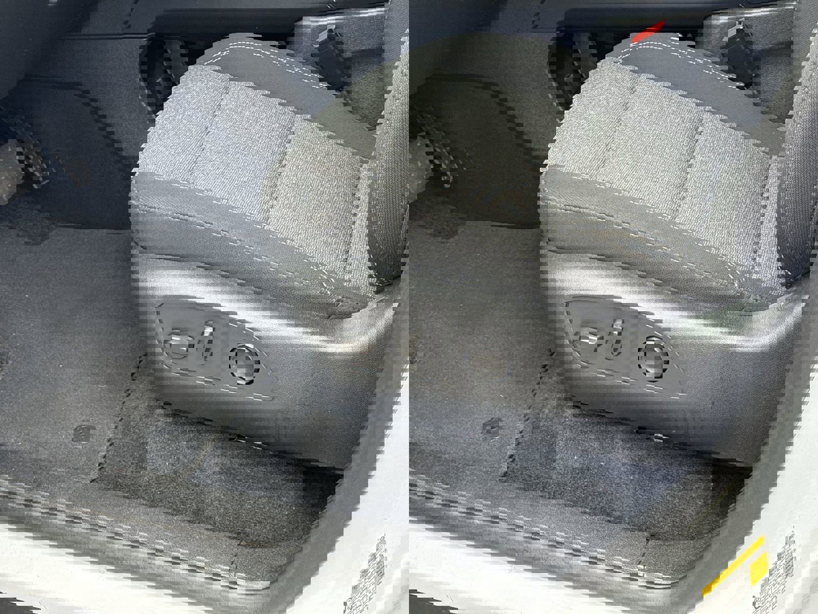 Used 2025 GMC Acadia Elevation image 17