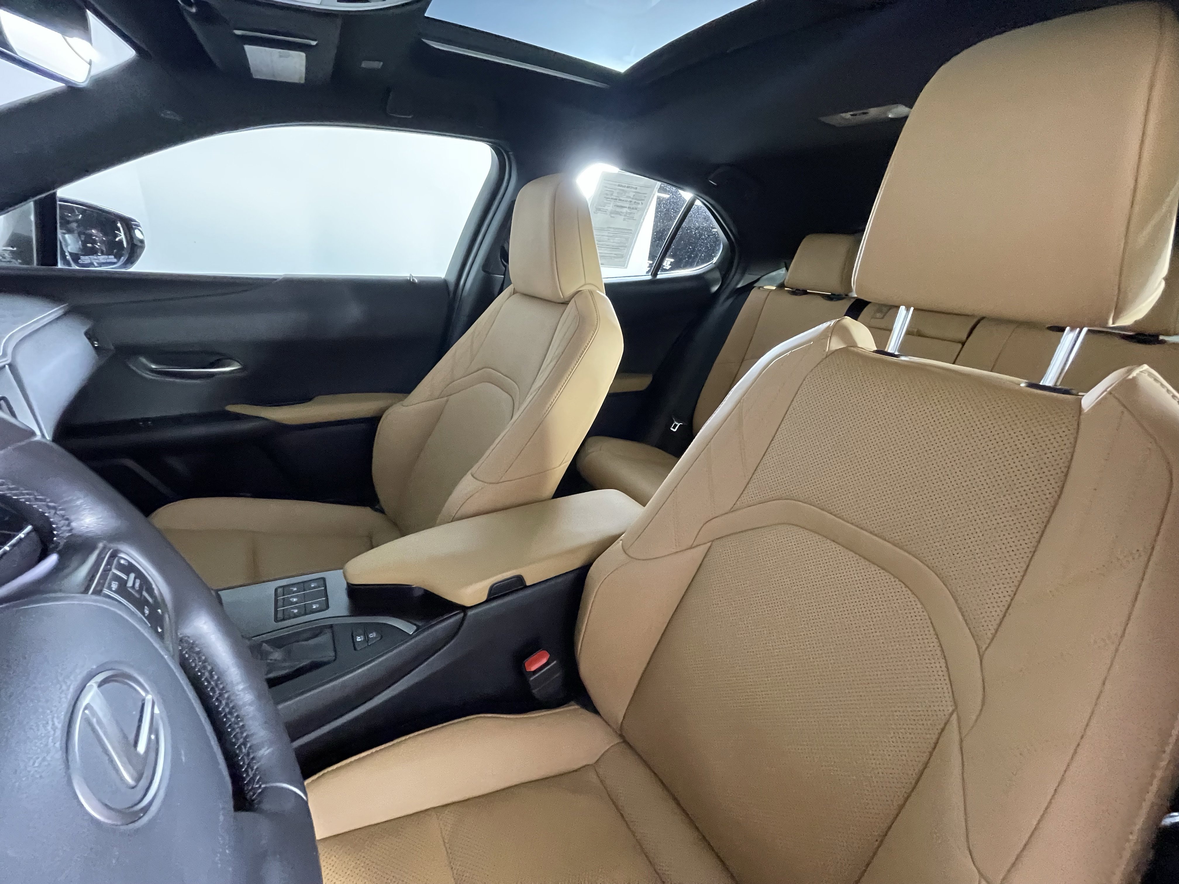 Used 2024 Lexus UX 250h AWD w/ Premium Package image 9