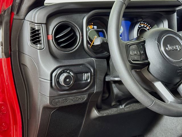 Used 2025 Jeep Wrangler Unlimited Rubicon AWD/4WD image 8