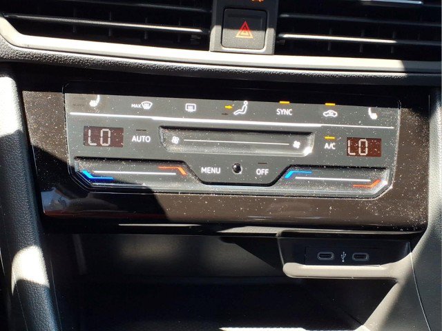 Certified 2025 Volkswagen Jetta Sport FWD image 17