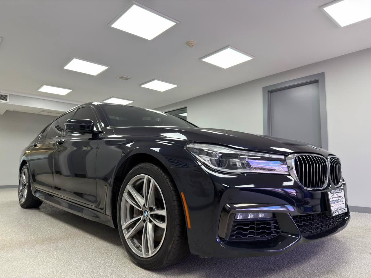 Used 2019 BMW 750i xDrive w/ M Sport Package AWD/4WD image 4