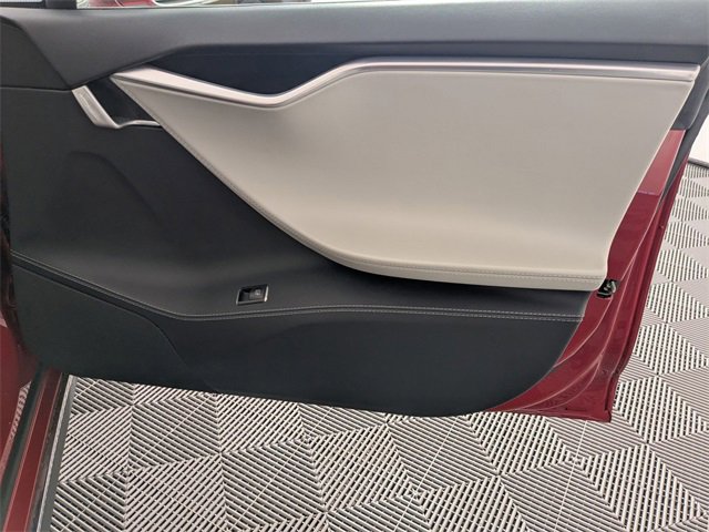 Used 2015 Tesla Model S 85D image 29