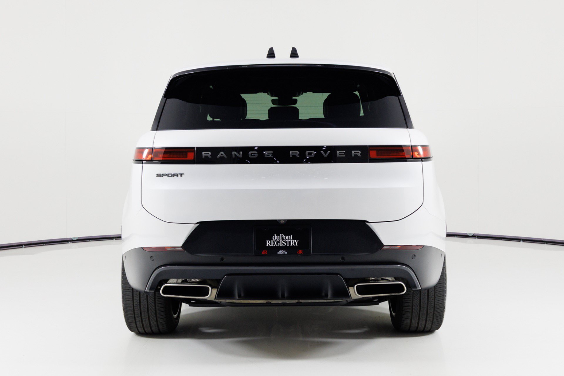 Used 2024 Land Rover Range Rover Sport SE AWD/4WD image 4
