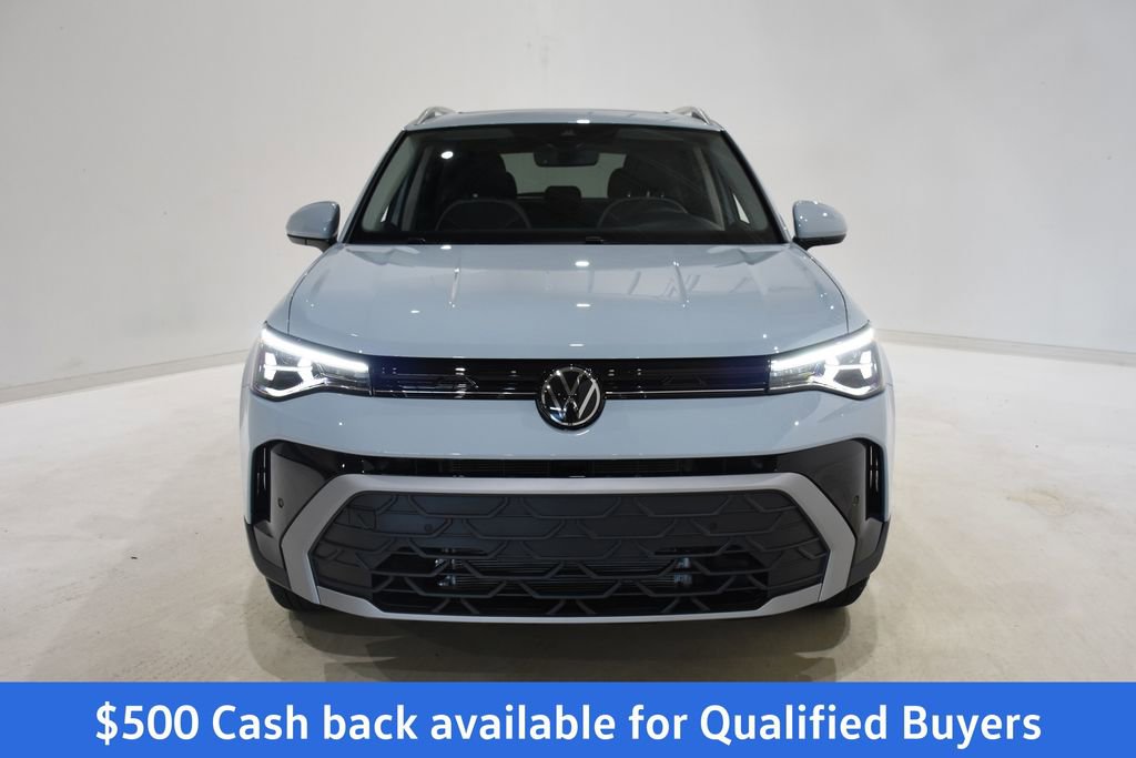 New 2026 Volkswagen Taos SE image 2