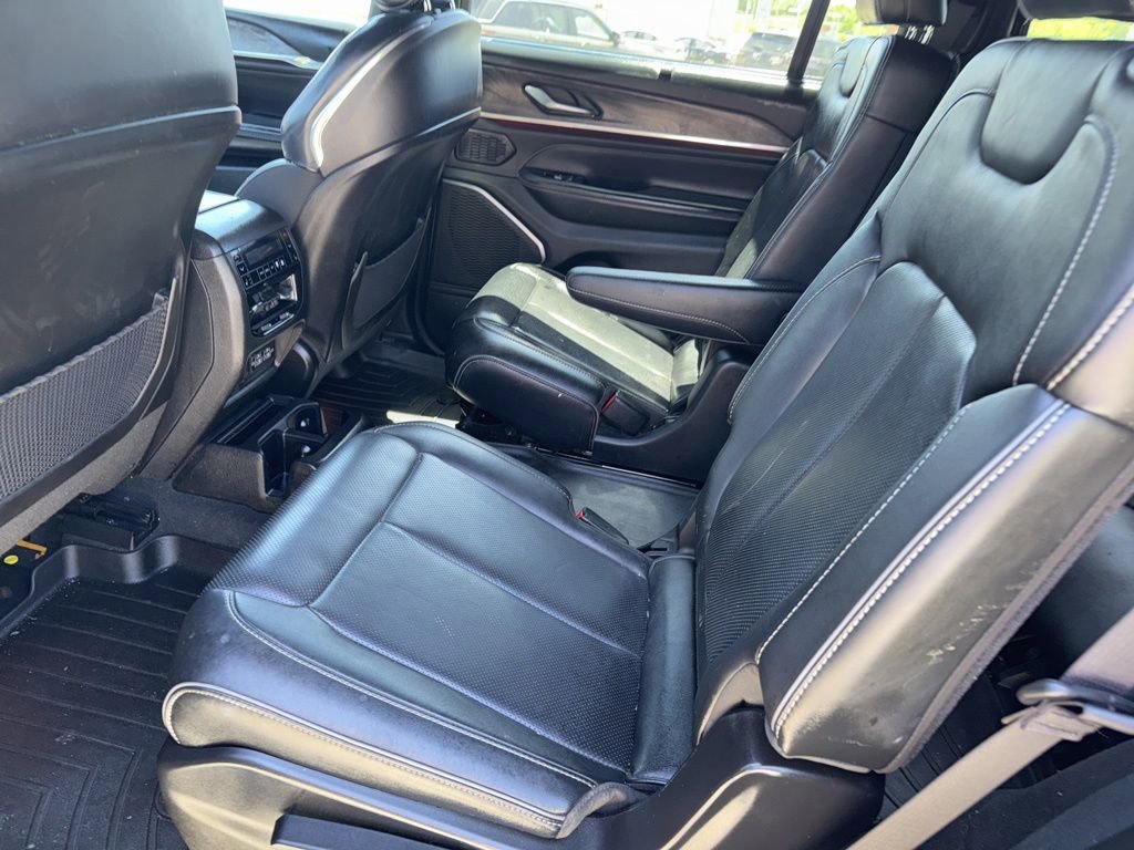 Used 2023 Jeep Grand Cherokee L Overland w/ Luxury Tech Group IV AWD/4WD image 11