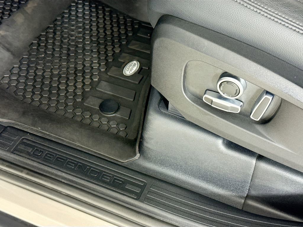 Used 2023 Land Rover Defender 130 SE AWD/4WD image 18