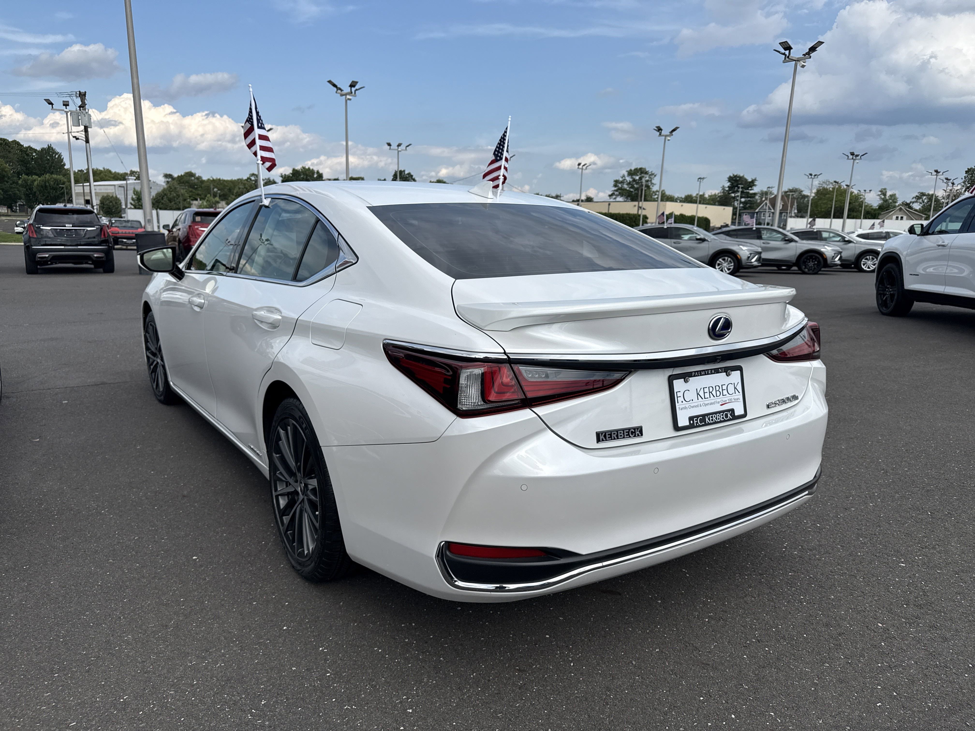Used 2022 Lexus ES 300h w/ Premium Package image 7