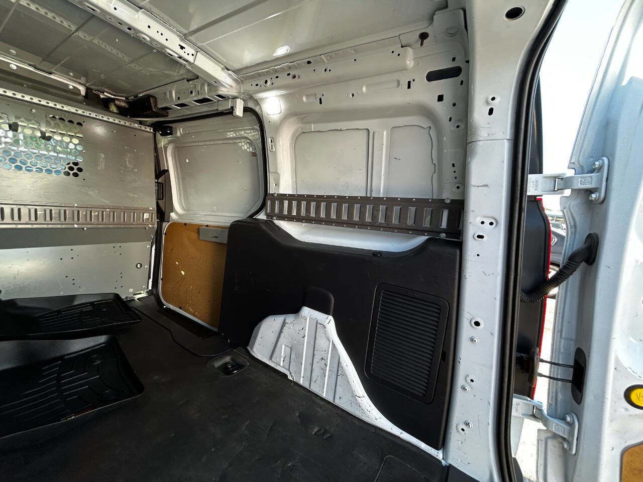 Used 2018 Ford Transit Connect XLT image 33